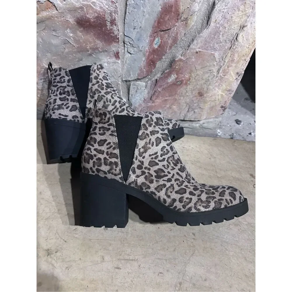 Xappeal Women’s Size 8 1/2 Leopard Suede Ankle Booties Shoes Side Stretch